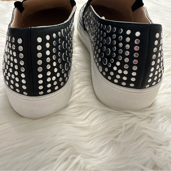 Vince Camuto Kindra Silver Tone Metal Studded Black White Sneakers Size 10 - Picture 11 of 12